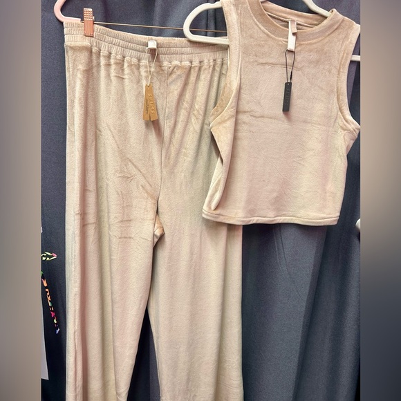 SKIMS Pants - SKIMS Velour Women's Tan Pants & Tank Set